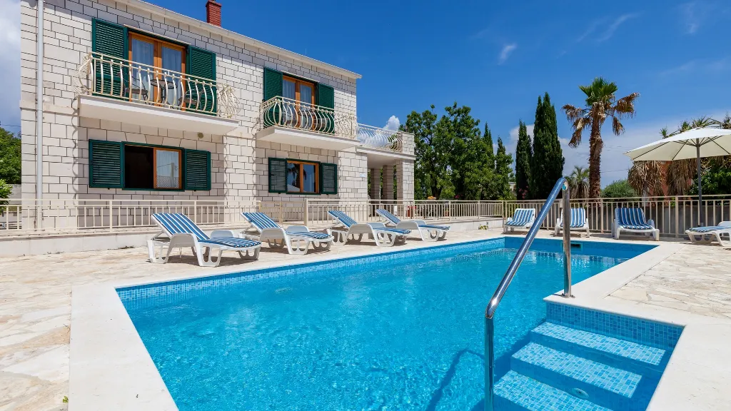Villa for 10 in Sumartin