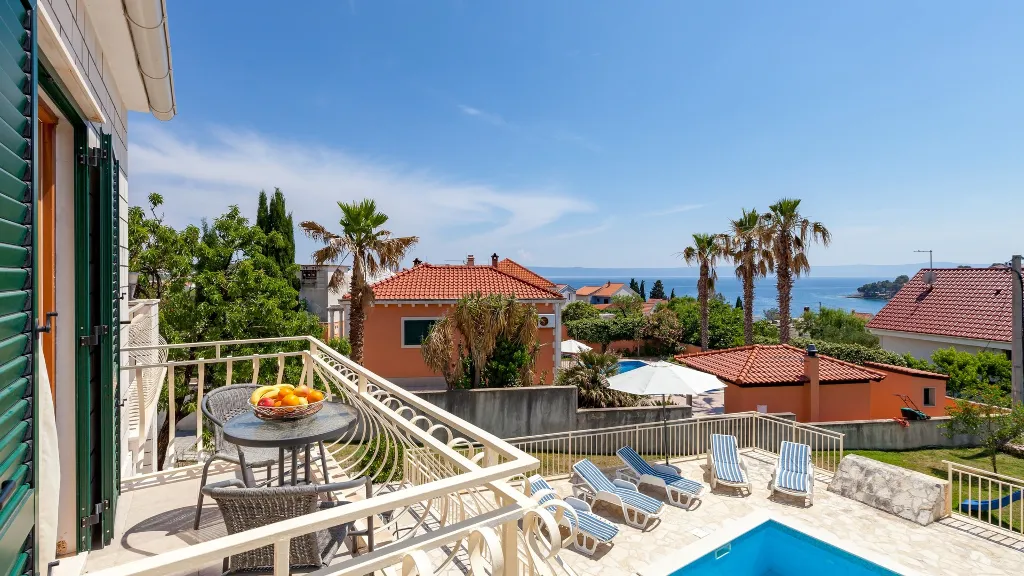 Villa for 10 in Sumartin