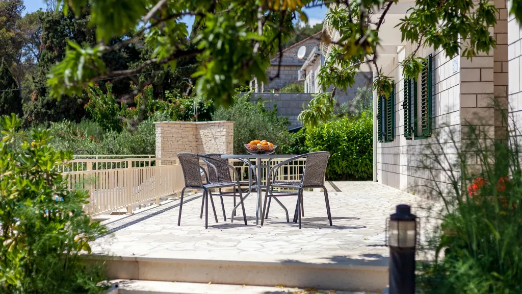 Villa for 10 in Sumartin