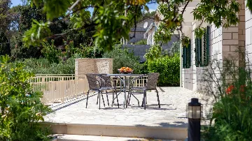 Villa for 10 in Sumartin