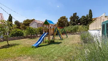 Villa for 10 in Sumartin