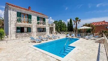 Villa for 10 in Sumartin