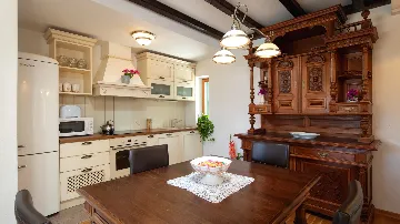 Villa for 10 in Sumartin