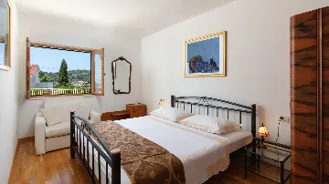 Villa for 10 in Sumartin