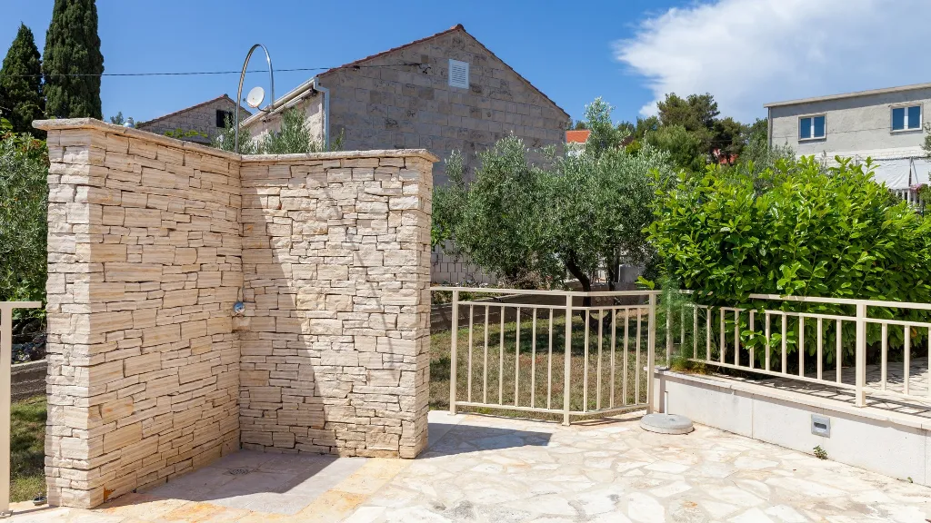 Villa for 10 in Sumartin