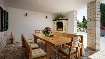 Villa for 10 in Sumartin