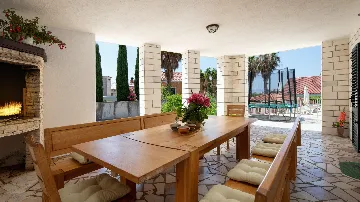 Villa for 10 in Sumartin