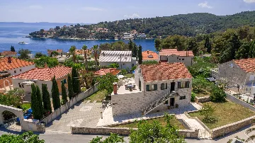 Villa for 10 in Sumartin