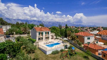 Villa for 10 in Sumartin