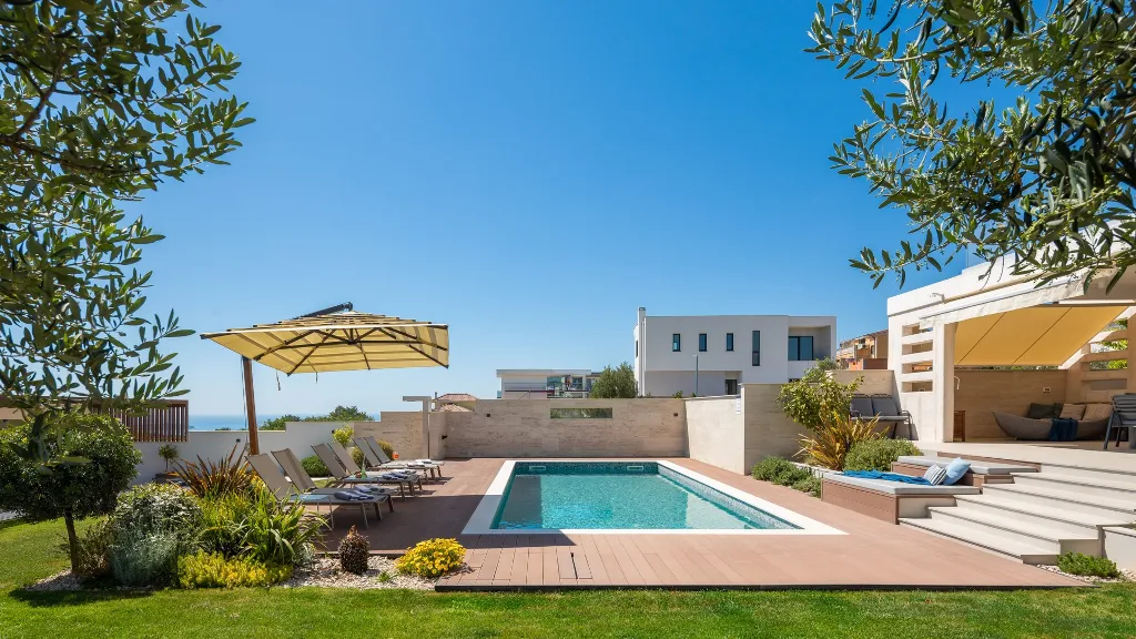 Seaview Villa with Pool in Primošten