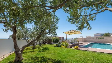 Seaview Villa with Pool in Primošten