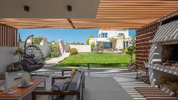 Seaview Villa with Pool in Primošten