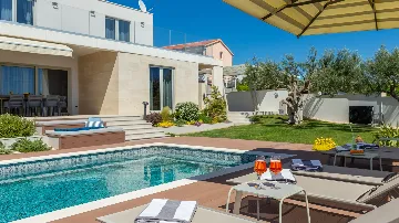 Seaview Villa with Pool in Primošten