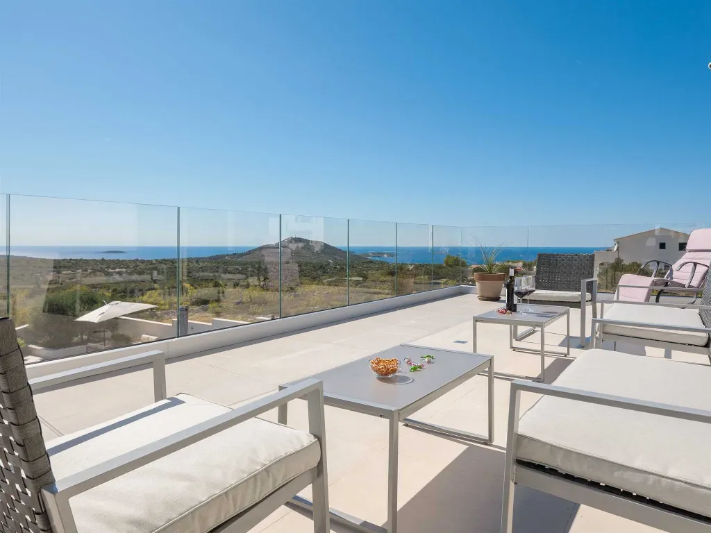 Seaview Villa with Pool in Primošten