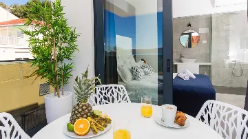 2-Bedroom Sea View Apartment for 4 in Trogir