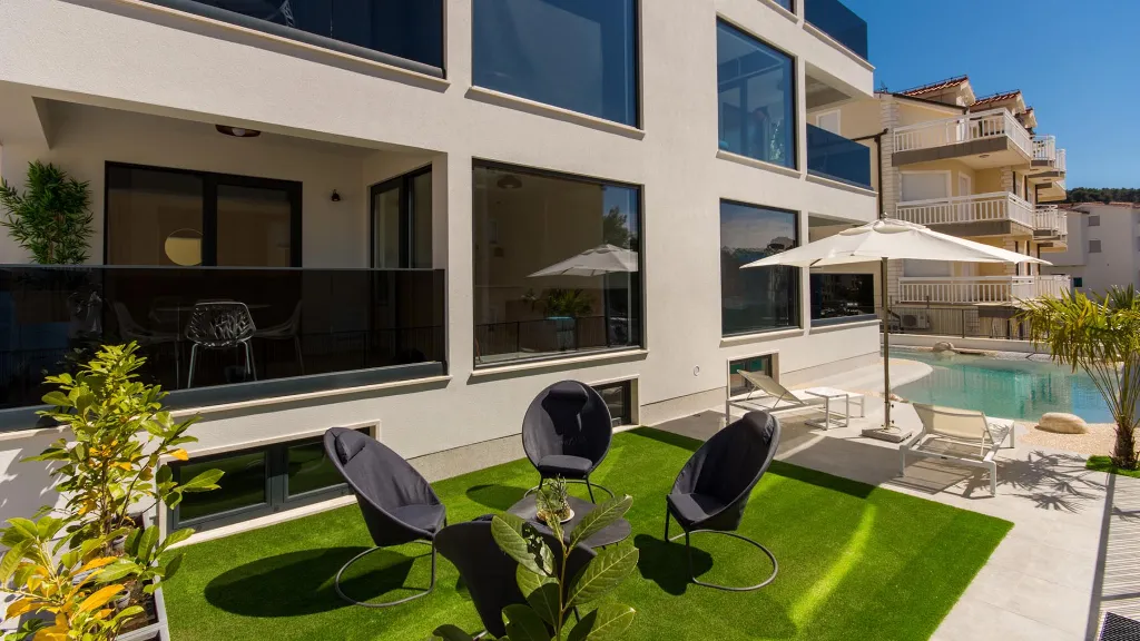 2-Bedroom Sea View Apartment for 4 in Trogir