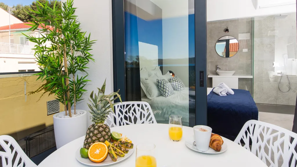 Two-Bedroom Apartment in Trogir with Sea-View Balcony