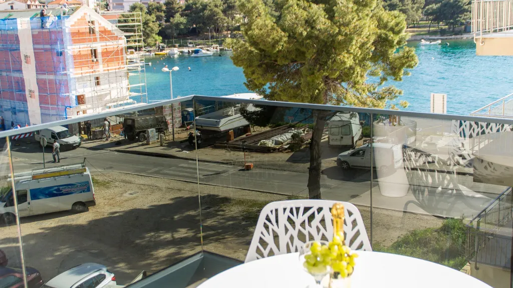 Sea View Apartment for 4 in Trogir