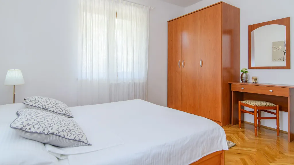Apartment with Sea-View Balcony in Okrug Gornji