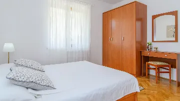 Apartment with Sea-View Balcony in Okrug Gornji