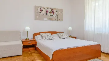 Apartment with Sea-View Balcony in Okrug Gornji