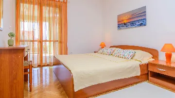 Apartment with Sea-View Balcony in Okrug Gornji