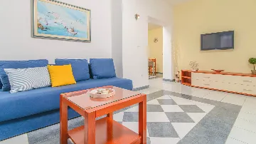 Apartment with Sea-View Balcony in Okrug Gornji