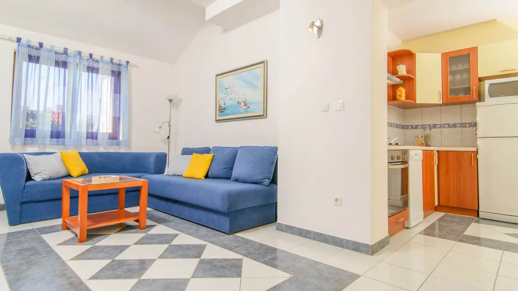 Apartment with Sea-View Balcony in Okrug Gornji