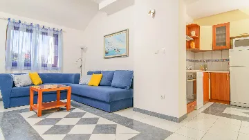 Apartment with Sea-View Balcony in Okrug Gornji