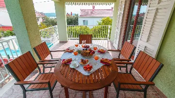 Apartment with Sea-View Balcony in Okrug Gornji
