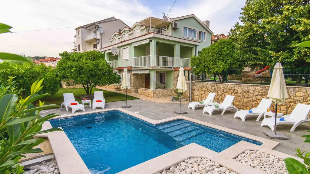 Apartment with Sea-View Balcony in Okrug Gornji