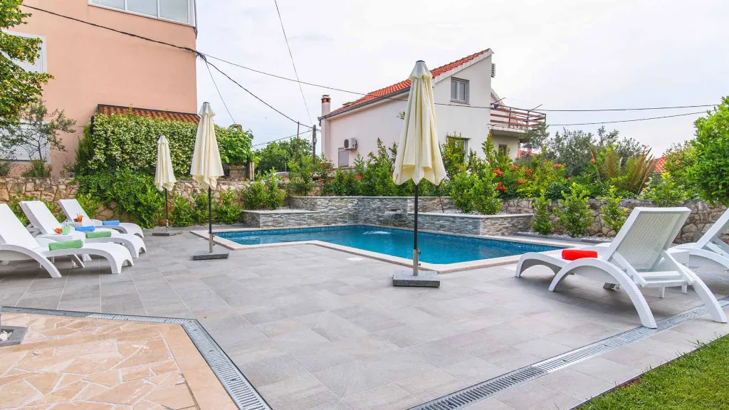 Apartment with Sea-View Balcony in Okrug Gornji