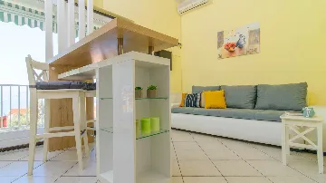 Sea View Apartment in Okrug Gornji