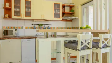 Sea View Apartment in Okrug Gornji