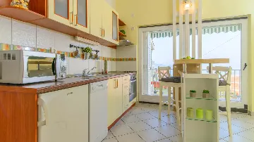 Sea View Apartment in Okrug Gornji