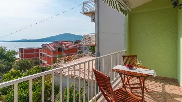 Sea View Apartment in Okrug Gornji