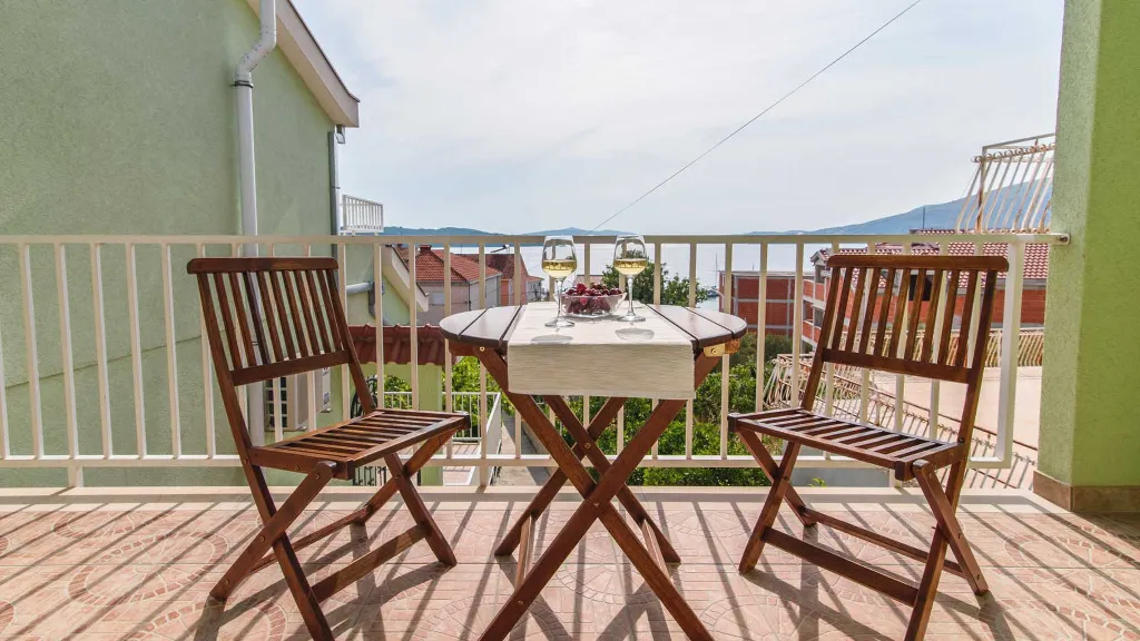 Sea View Apartment in Okrug Gornji