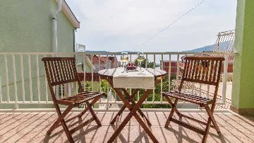 Sea View Apartment in Okrug Gornji