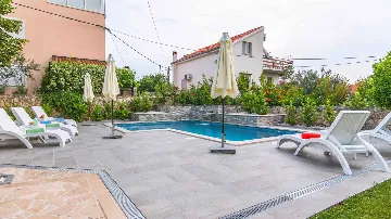 Sea View Apartment in Okrug Gornji