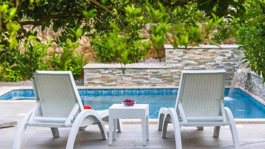 Sea View Apartment in Okrug Gornji