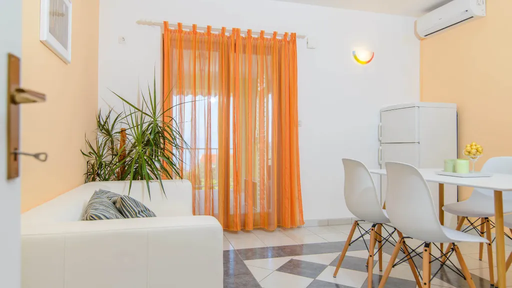 Sea View Apartment for 5 in Okrug Gornji