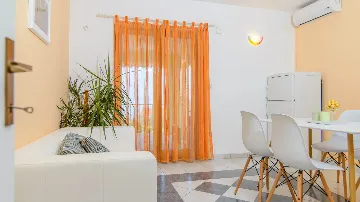 Sea View Apartment for 5 in Okrug Gornji