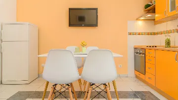 Sea View Apartment for 5 in Okrug Gornji