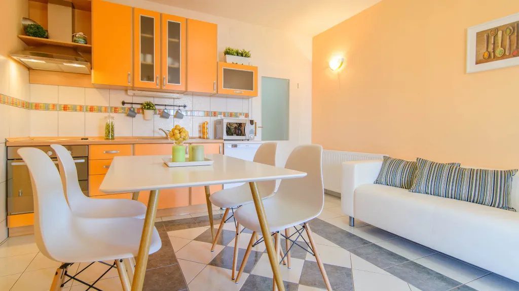 Sea View Apartment for 5 in Okrug Gornji