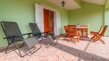 Sea View Apartment for 5 in Okrug Gornji