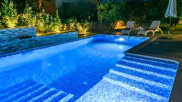 Sea View Apartment for 5 in Okrug Gornji