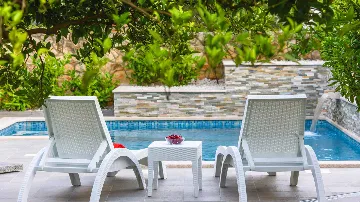 Sea View Apartment for 5 in Okrug Gornji