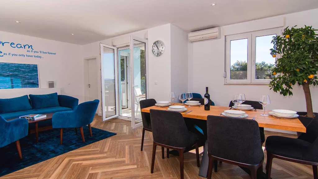 Apartment with Sea View in Trogir for 6