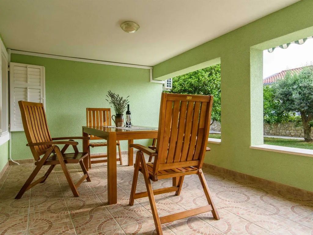 One-Bedroom Apartment with Terrace in Okrug Gornji