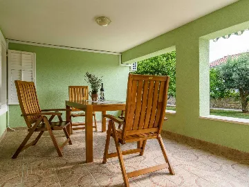 One-Bedroom Apartment with Terrace in Okrug Gornji